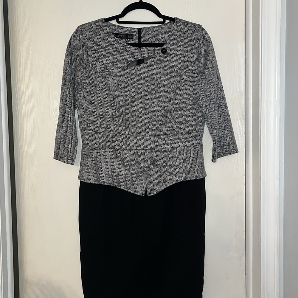 Sophisticated comfortable dress; one piece; NWT; black, white, gray - size 8 US